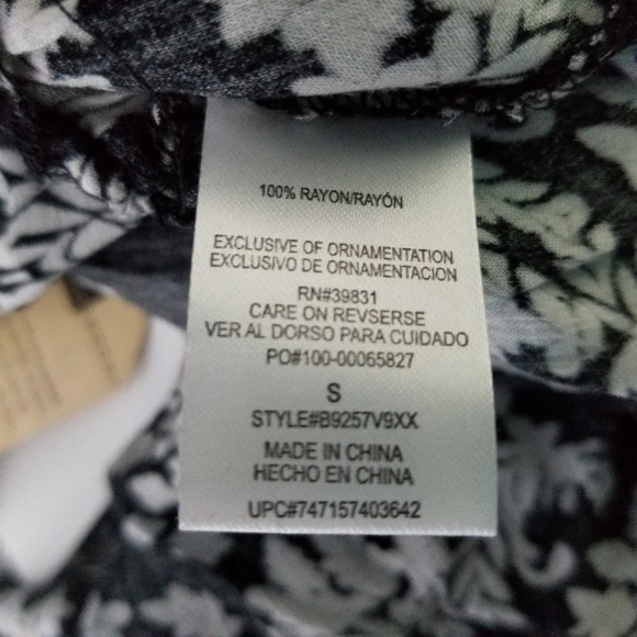 Democracy 3/4 Sleeve Black Print Peasant Blouse Size Small NWT - Picture 10 of 14